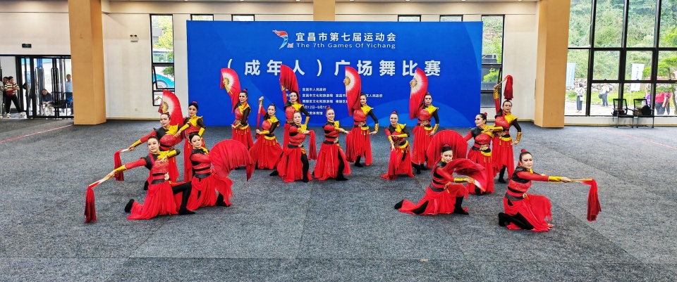 很多队伍将, dBs, 激烈角逐