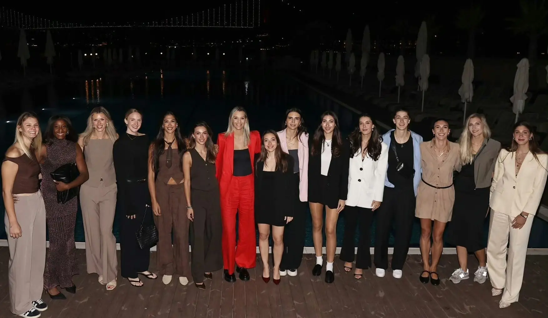 按照计划, 开参加俱乐, 我们希望看